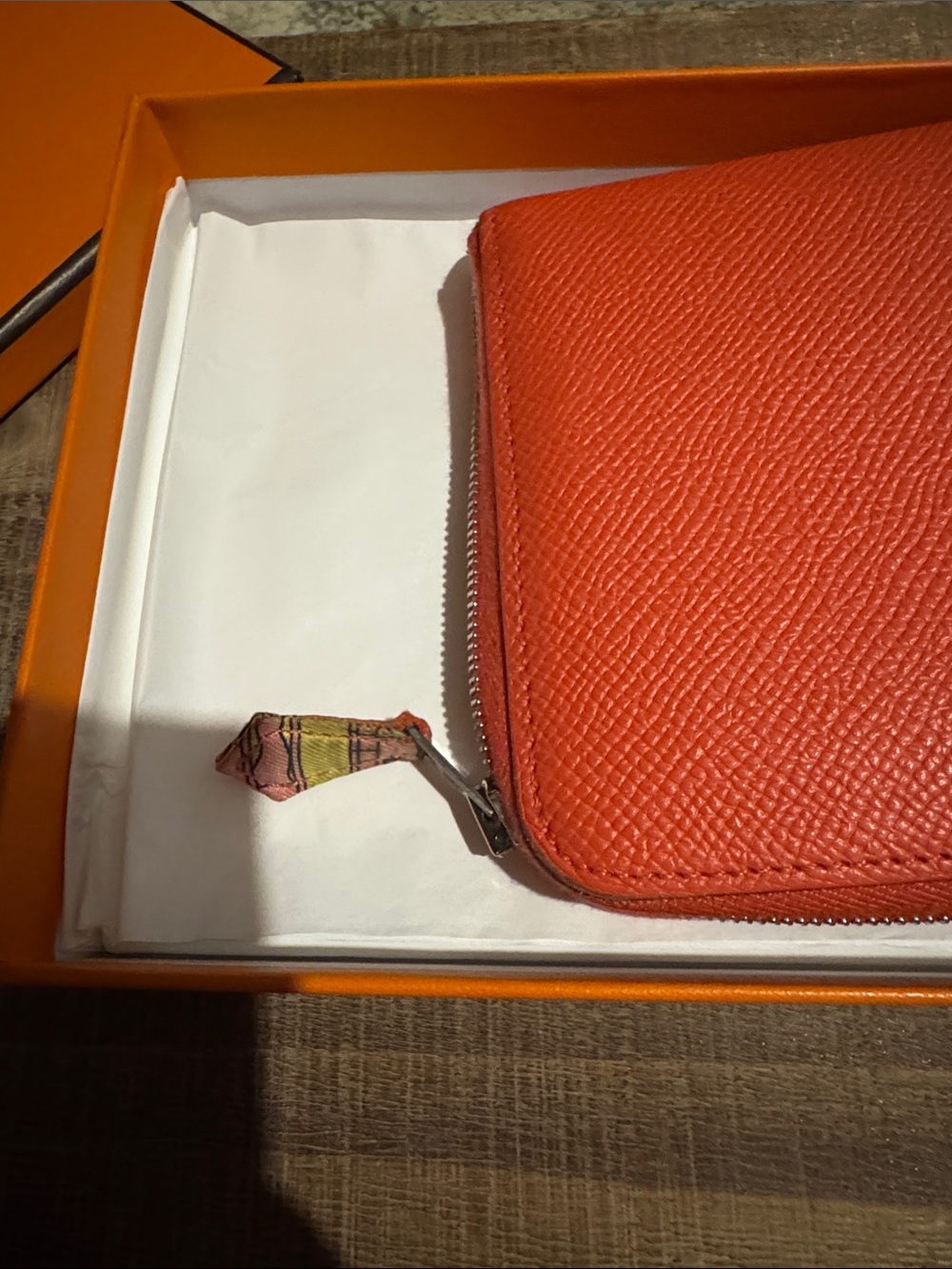 Hermès zip wallet- silk lining - some coin residue but overall in great cond. - Picture 3 of 7
